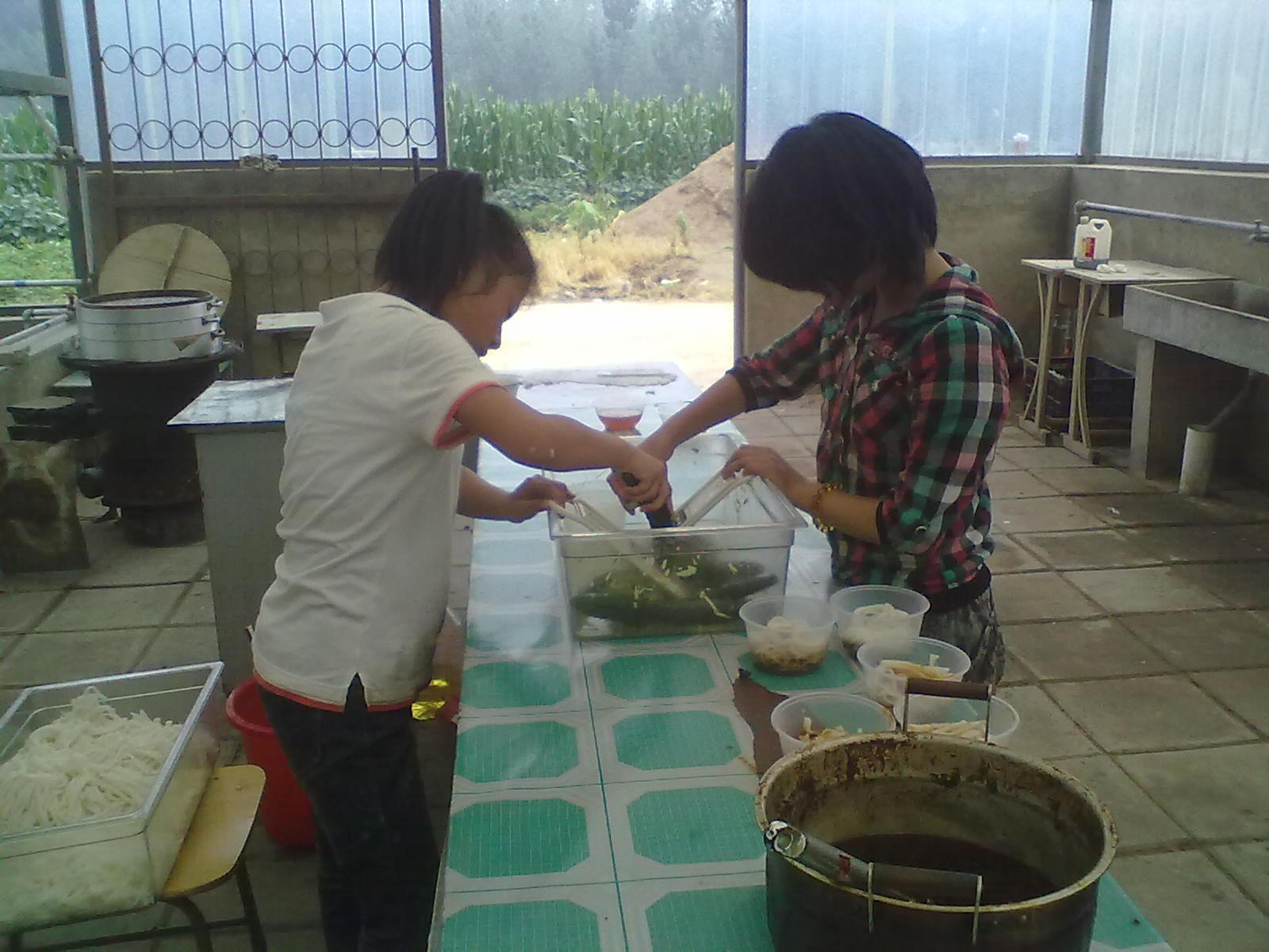 美加百利走进太阳村 美加百利走进太阳村